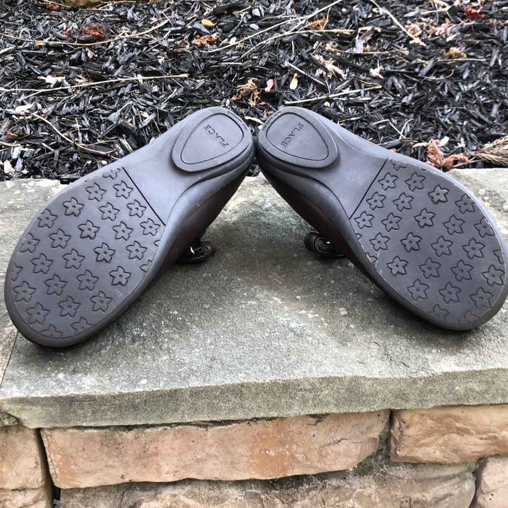 Girls brown Mary Jane shoes from The Children’s Place. Size 4. NWT. - Picture 6 of 8